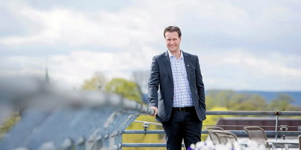 On Monday, Helge Andre Njastad (Frp) made a lobbying plan with the farming giant Mowi to sabotage the Norwegian government's new ground rent tax. Both he and party colleague Sivert Bjørnstad (Frp) own shares in the company.