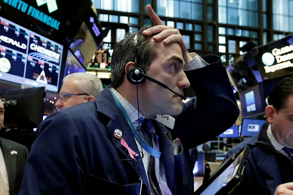 Reverse: prices fell in early trade on Monday after gaining the prior week