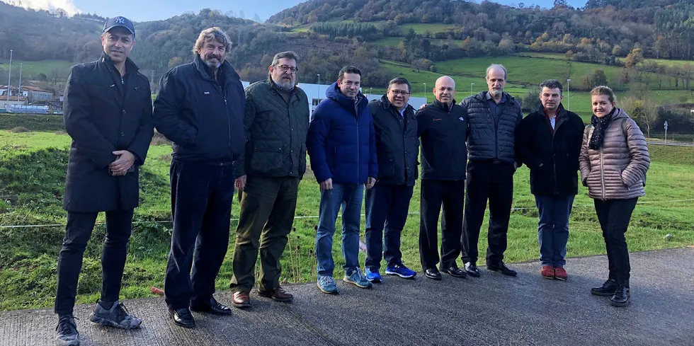Emilio Cano (fifth from left), Norcantabric CEO, and his technical managers meet with members of local government.