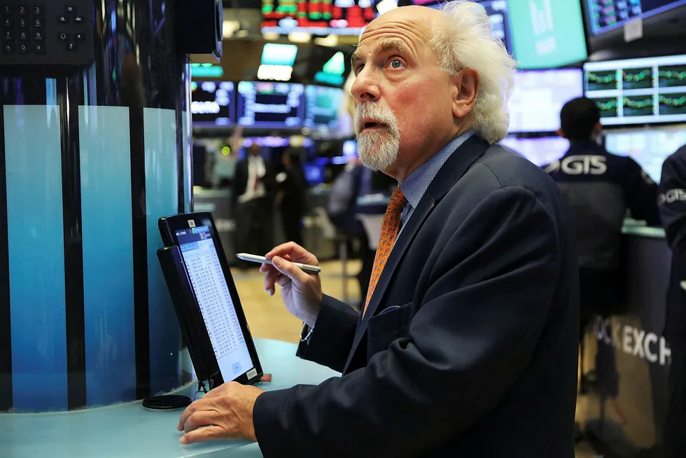 Drop in prices: oil slipped as the IMF lowered its global growth forecasts