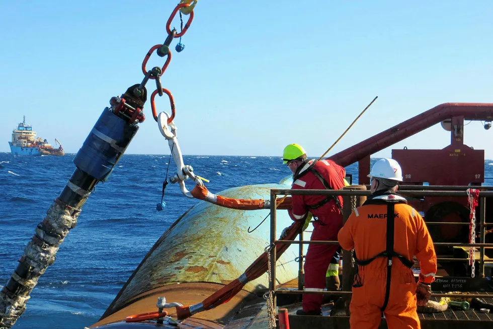 Crew onboard Maersk Achiever: Recovering the first riser from the Janice field