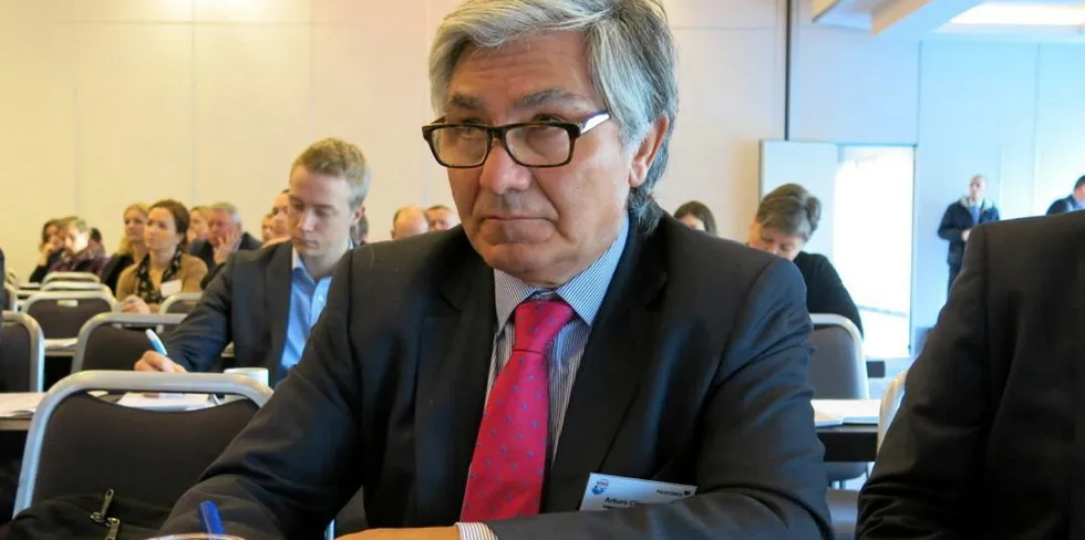 Arturo Clement, head of Chilean salmon industry association SalmonChile, warned that the industry faces dire consequences from a new law that could force out hundreds of salmon concessions.