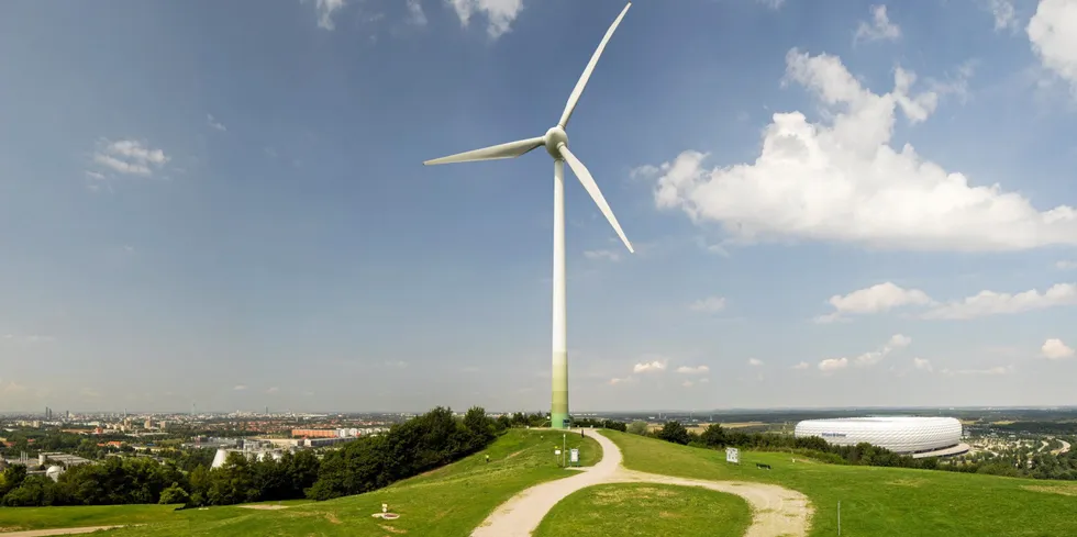 SWM's Windrad Fröttmaning with Munich in the background