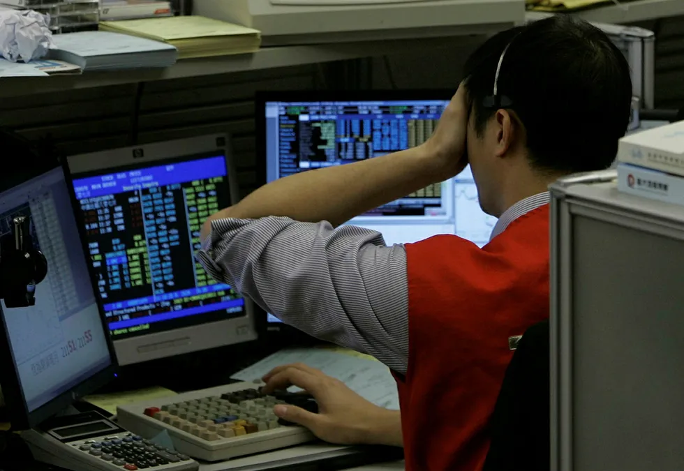 Continued decline: oil prices started Monday lower, adding to declines posted on Friday