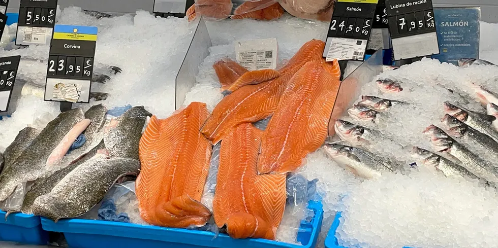 Farmed salmon prices are down slightly from the week prior.