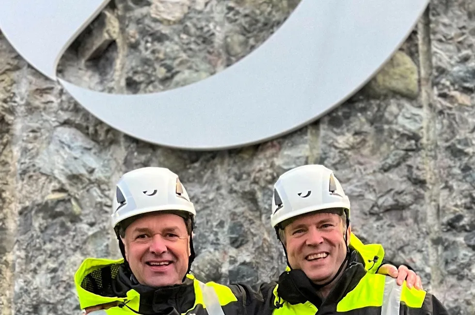 The model works and it is now about optimizing the model further, Bue Salmon General Manager Knut Eikeland (to the left) said.