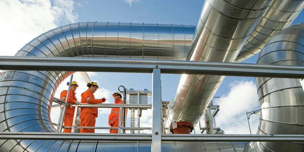 Workers in the oil and gas industry receive standardised safety training.