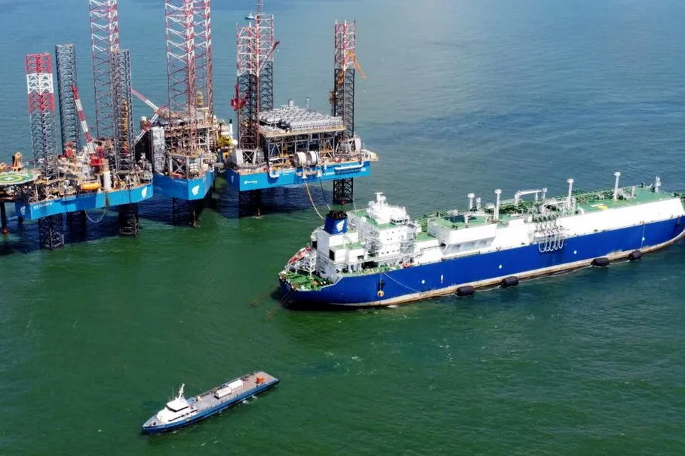 US player fires up first LNG at Fast LNG Offshore Altamira.