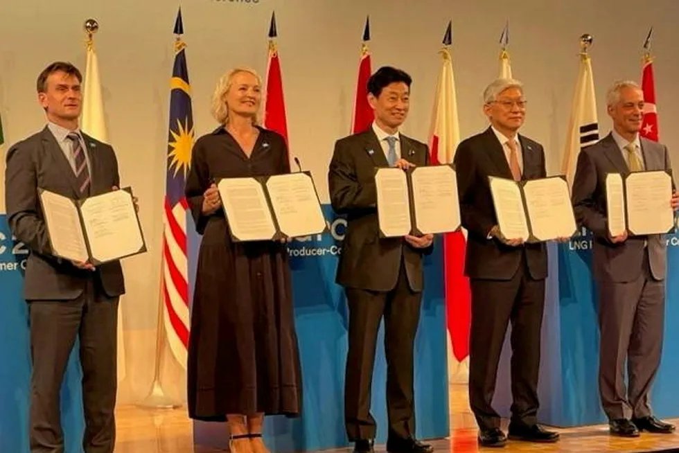 From left: Australian Ambassador to Japan Justin Hayhurst; European Commisison Director General for Energy Ditte Juul Jorgensen; Japanese Minister of Economy, Trade & Industry Nishimura Yasutoshi; South Korean Ambassador to Japan Duk-min Yun; and US Ambassador to Japan Rahm Emanuel at the LNG Producer-Consumer Conference (LNGPCC) in Tokyo.