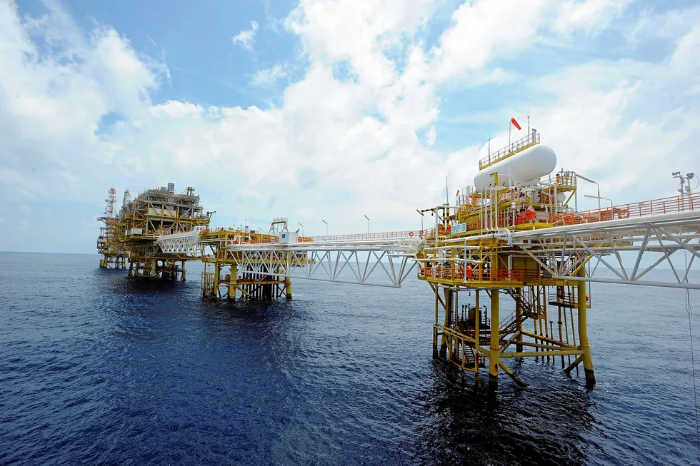 Offshore production: Petronas Carigali's integrated Bardegg phase one and Baronia gas project off Sarawak