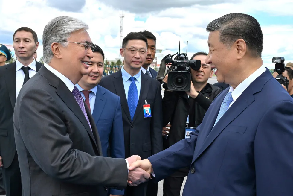 Kazakhstan President Kassym-Jomart Tokayev (left) shakes hands with Chinese President Xi Jinping.