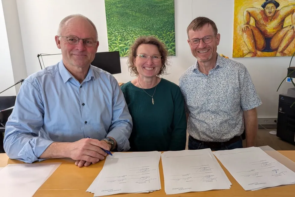 Niels Dalsgaard, CEO of Musholm (left) together with Lundby Fisk managers Heidi Holm and Peter Holm.
