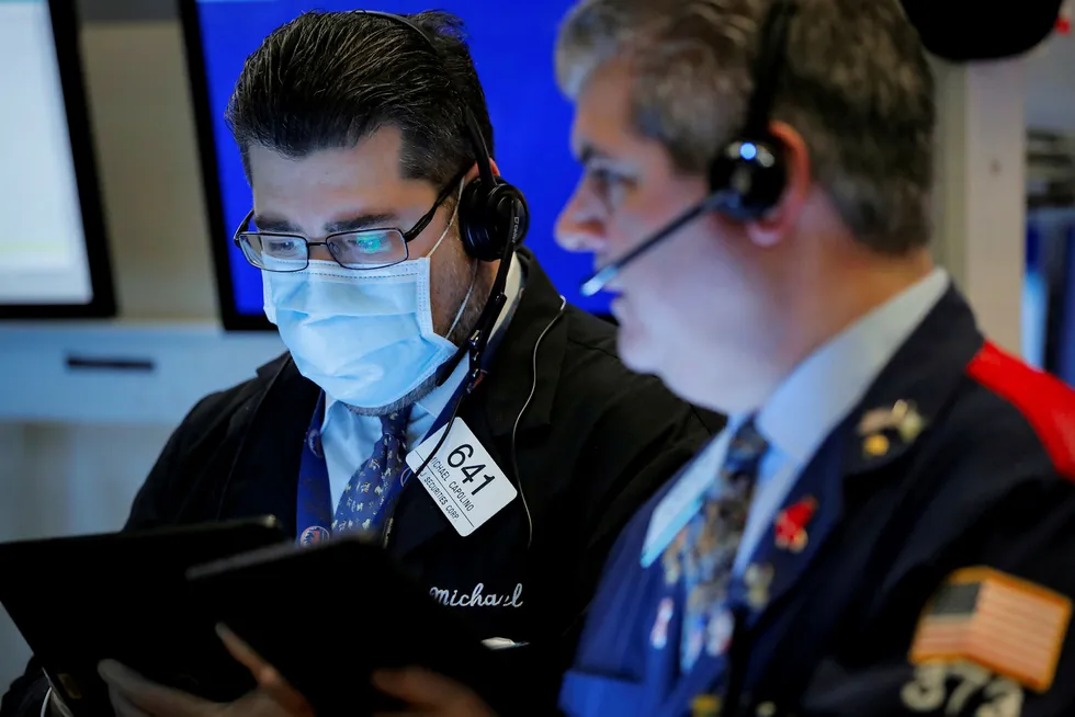 Collapse: oil prices could drop to $10 per barrel, analysts warn