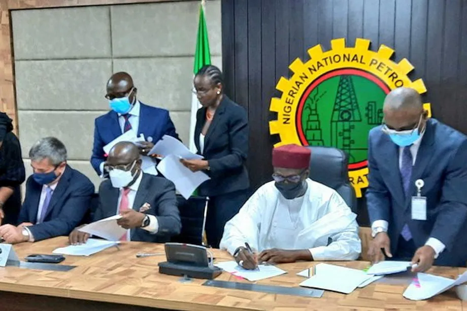 Significant occasion: a new production sharing agreement for OML 118 offshore Nigeria was signed in Abuja on 25 May