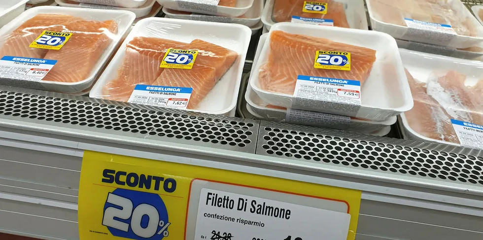 Fresh farmed salmon prices are taking a beating headed into next week, particularly on the Italian and Asian markets.