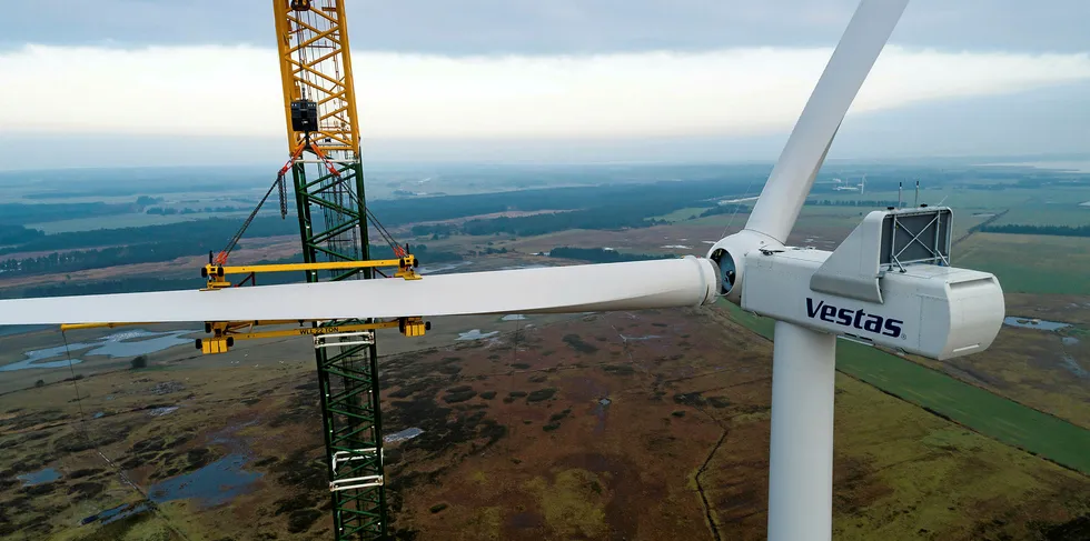 Installation of a V150 4.2MW in Østerild, Denmark.