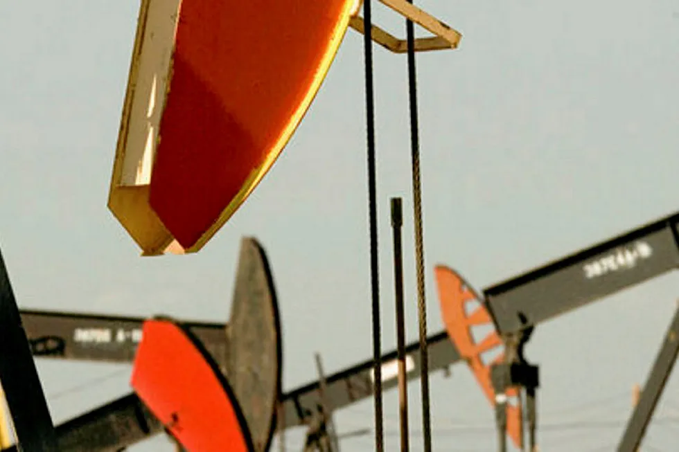 Oil slips as markets eye rising US output