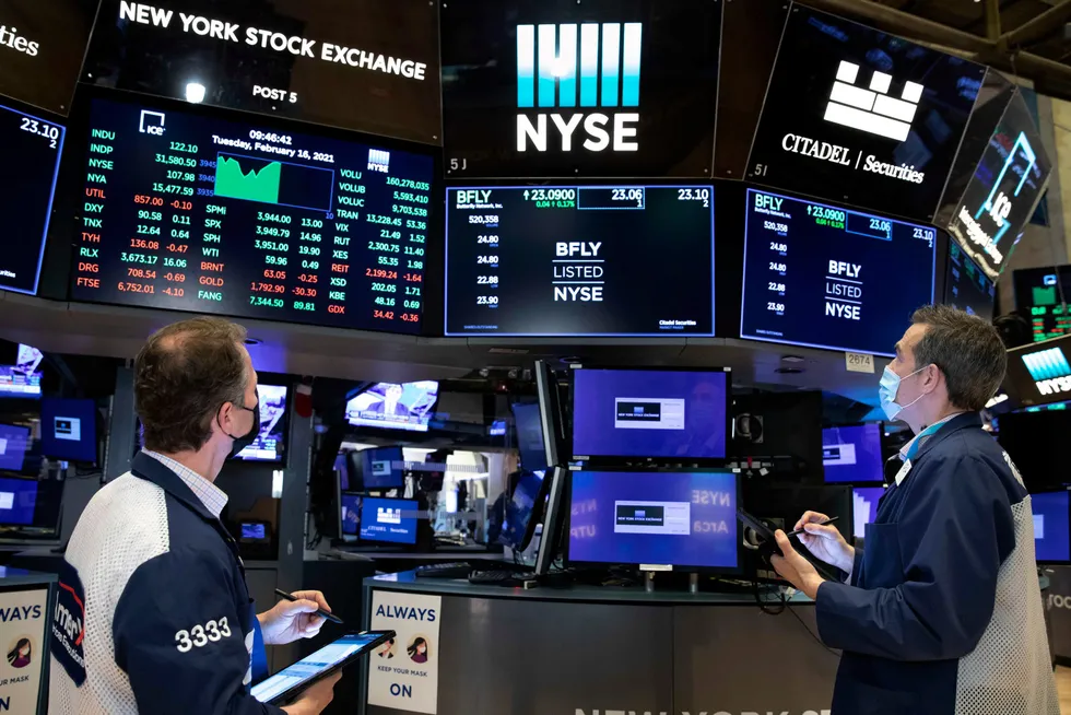 Looking up: oil prices gained ground on Monday amid tight supply
