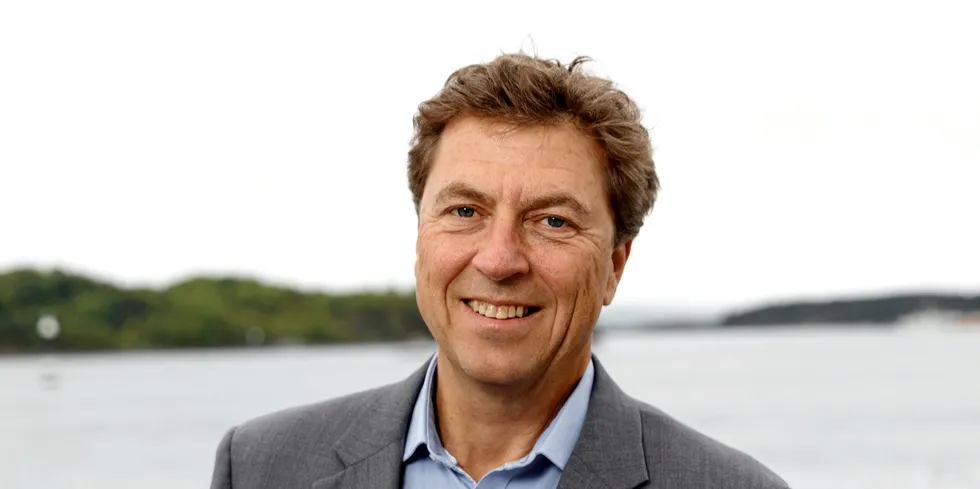 Tom Lindberg. Tom Lindberg.