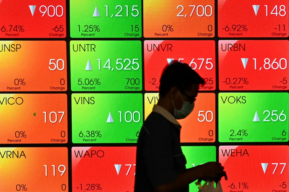 Shares boost: oil price stages a recovery