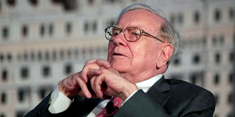 Billionaire investor Warren Buffett has branched out of his usual American comfort zone to invest in Japan's biggest trading houses.