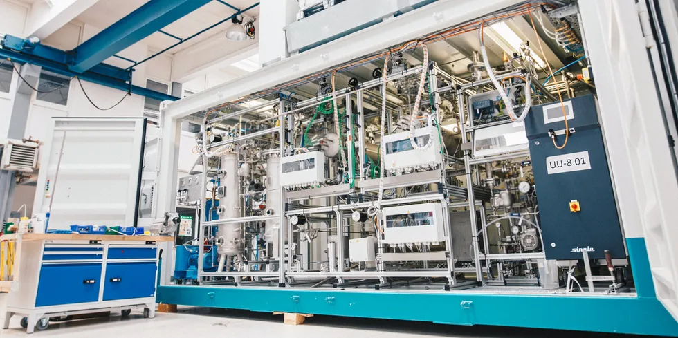 Hydrogenious' ReleaseBOX, which extracts the hydrogen from the liquid organic hydrogen carrier.