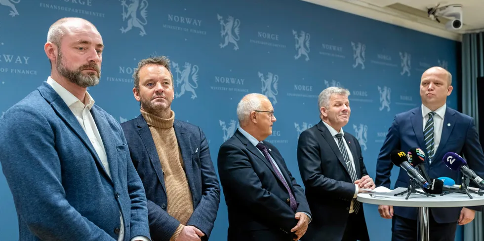 In November, industry organizations met with politicians to discuss the basic tax rate. From left to right: Robert Eriksson, CEO of Seafood Companies, Geir Ove Ystermark and Paul Birger Torgnes of Seafood Norway, Minister of Fisheries Bjørnar Skjæran, and Minister of Finance Trygve Slagsvold Vedum