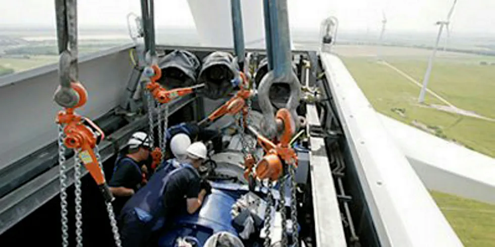 Deutsche Windtechnik service staff working