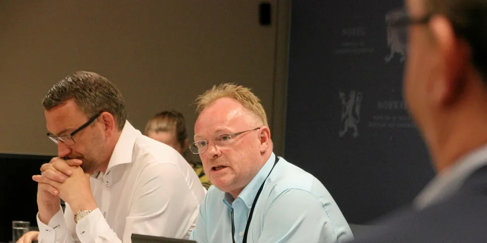 Norwegian Secretary of State Roy Angelvik and FIsheries Minister Per Sandberg discuss the challenges of sea lice.