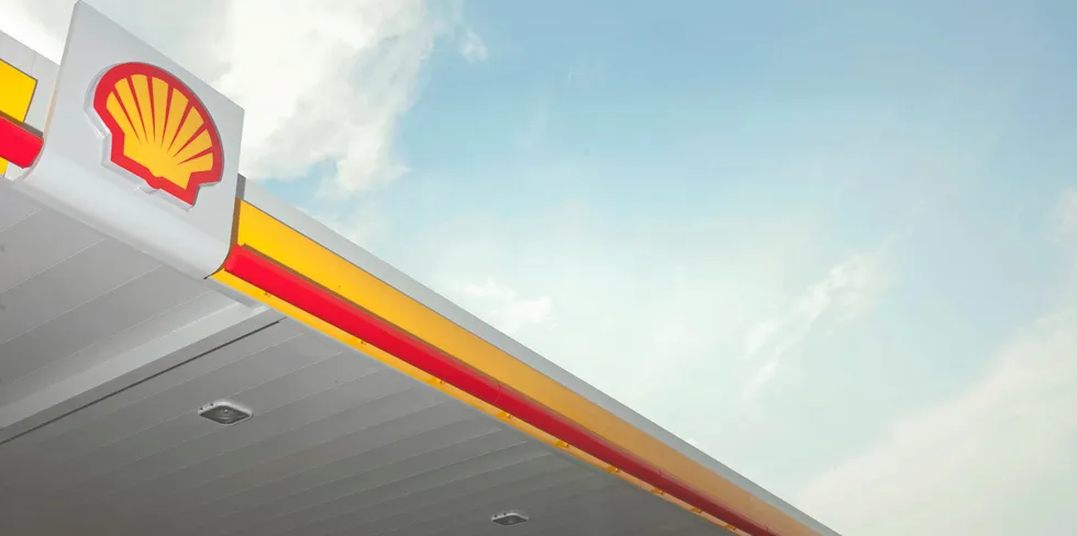 Canopy at Shell retail site, North Carolina, USA, 2010 . Shell service station.