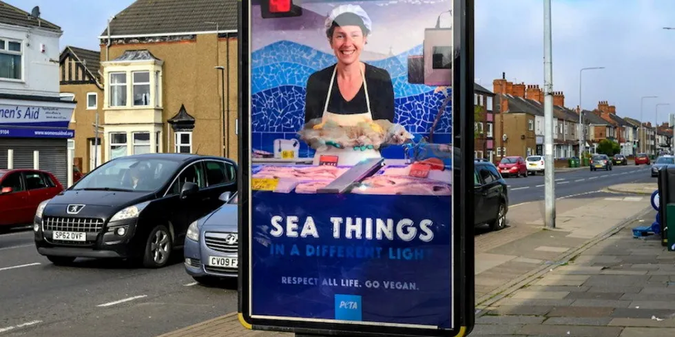 The high-tech billboard image changes to show either a fish or a dead cat, depending on which angle it is viewed from.