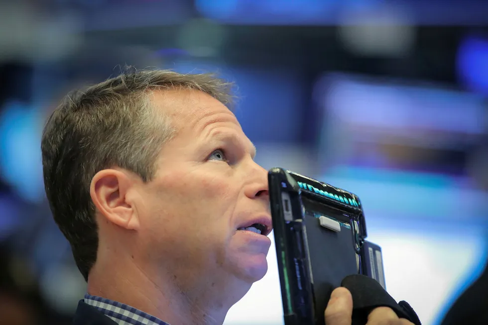Oversupply concern: oil prices eased in early trade on Monday