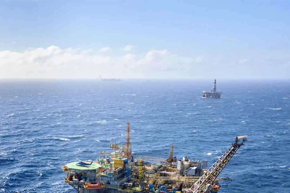 The old: the semi-submersible production platform P-25, seen in operation at the Albacora field, will give way to an FPSO.