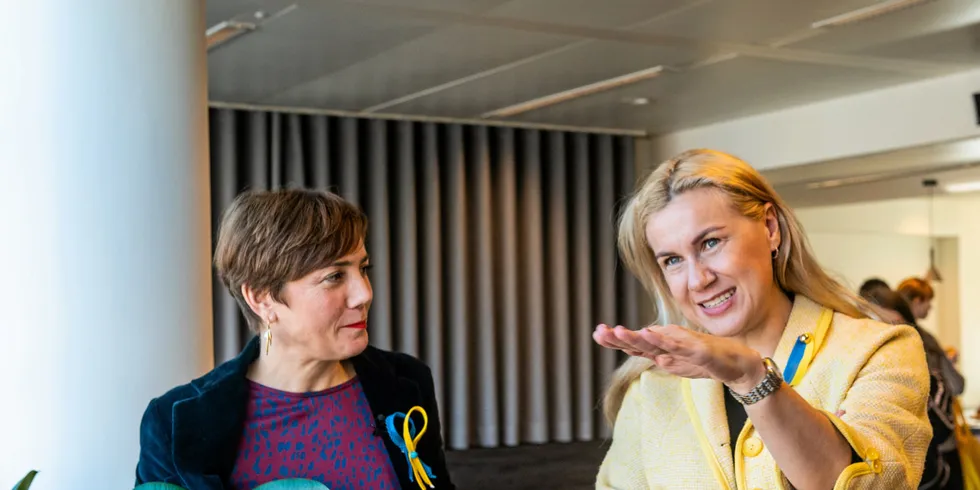 SolarPower Europe CEO Walburga Hemetsberger (left) and EU Energy Commissioner Kadri Simson.