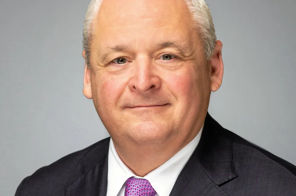 Murphy Oil's chief executive, Roger Jenkins, will retire at the end of December.