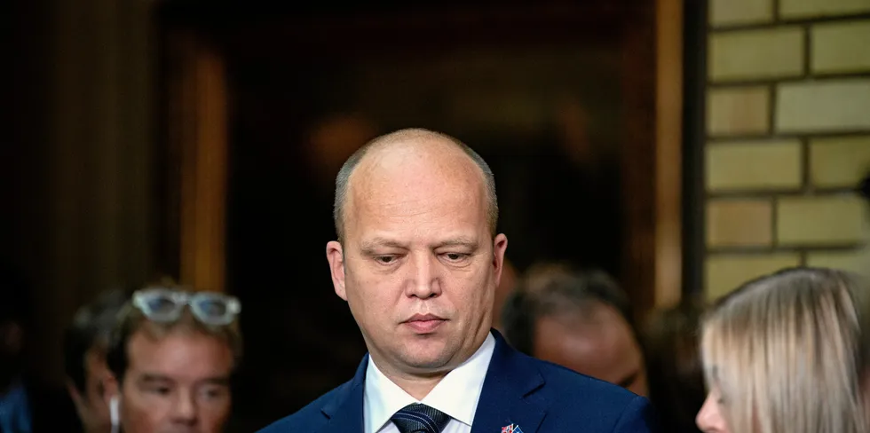 Finance Minister Trygve Slagsvold Vedum was clear on Friday that there will be a ground rent tax on salmon farming from 1 January 2023