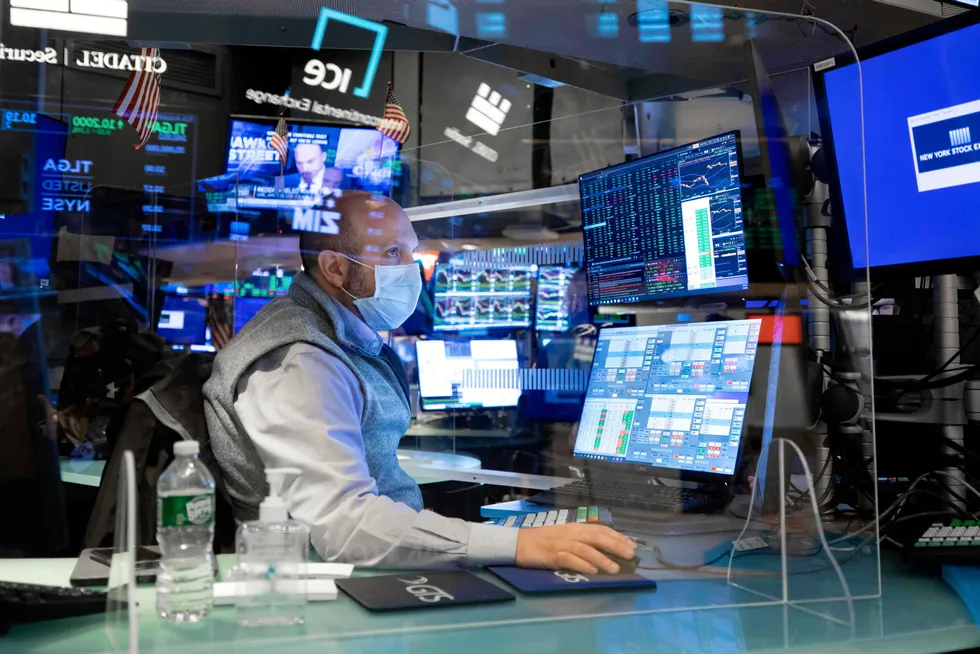 Prices rise: oil inched higher on Friday buoyed by US economic stimulus outlook