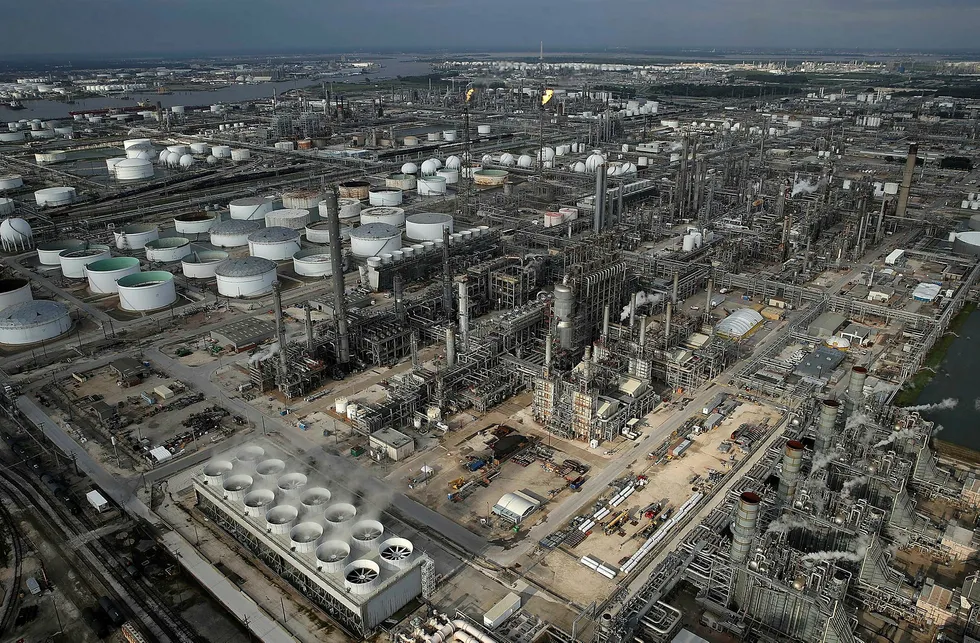 Impacts: Harvey disrupts US energy industry
