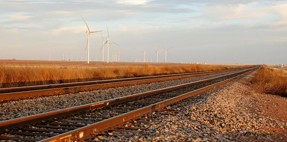 US merchant wind power line developers going underground