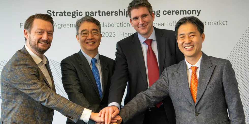 Kasper Yttesen, Siemens Gamesa Head of Offshore New Markets, HongOok Park, Executive Vice President Head of Power Service Business Group Doosan Enerbility, Marc Becker CEO Siemens Gamesa offshore business, SeungWoo Sohn Senior Vice President Head of Power Service Sales & Marketing Doosan Enerbility.