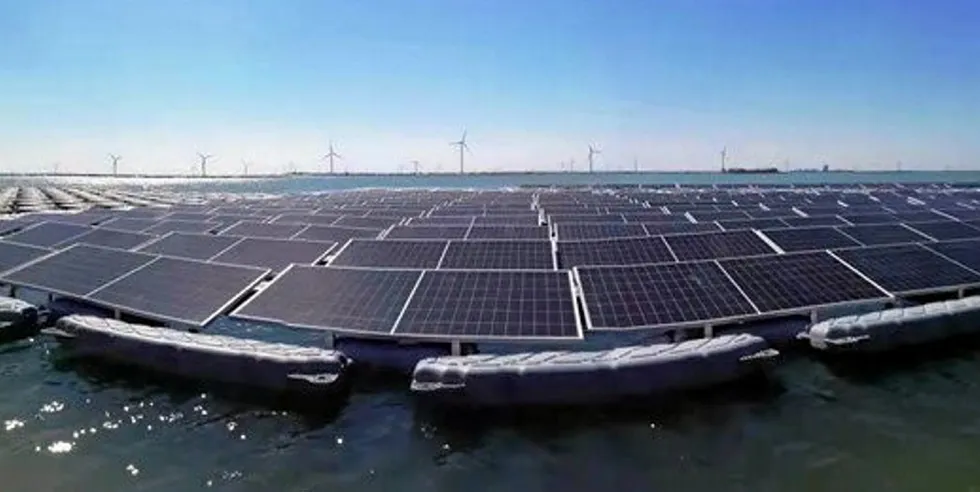 Floating modules and turbines at Huaneng Dezhou Dingzhuang.