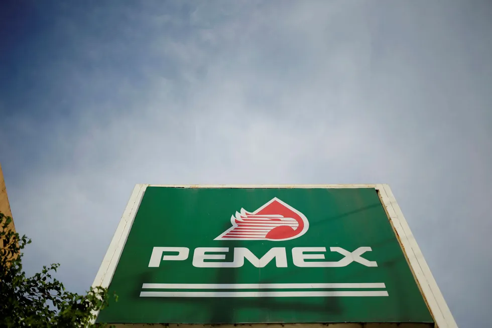 Pemex: Falls to loss but sees some progress on output