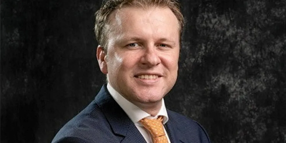 “Together with our partners upstream and downstream in the value chain, we are ready to further develop the shrimp industry in Vietnam with independent shrimp producers in a sustainable manner,” De Heus Vietnam General Director Johan van den Ban said.