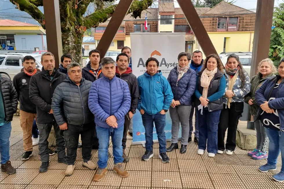 Members of the Agrupaysen and Acuiprove unions representing salmon industry service suppliers are united in opposition to the legal challenge.
