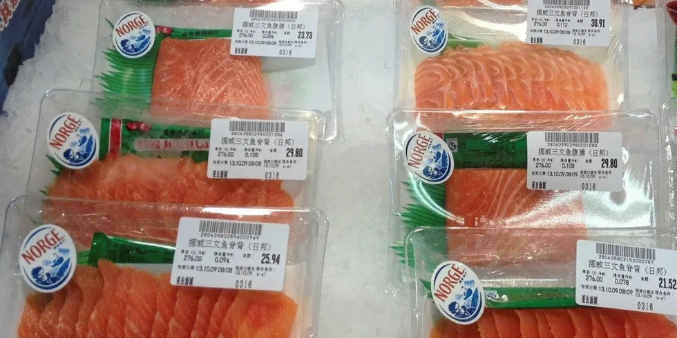 China lifts ban on Norwegian salmon imports