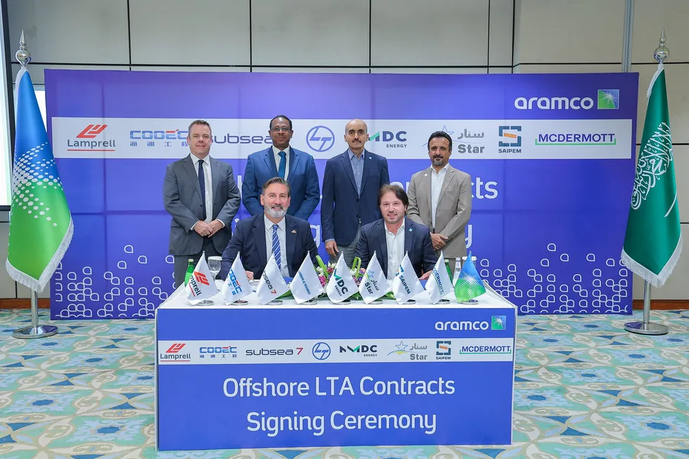Lamprell executives signing offshore LTA agreement with Saudi Aramco.