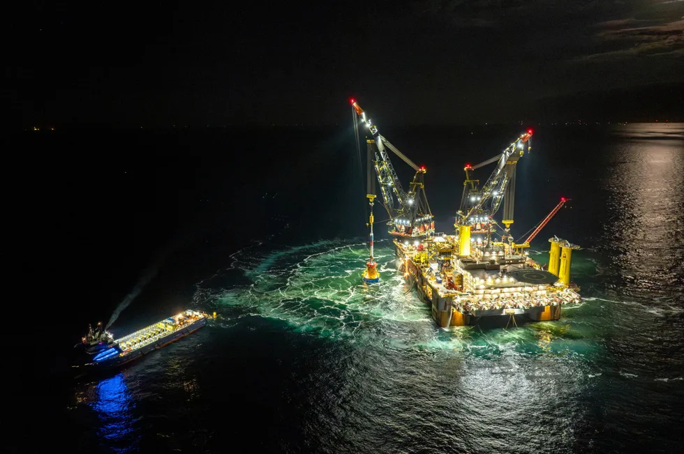 Night installation 2 at EnBW's He Dreiht wind farm.