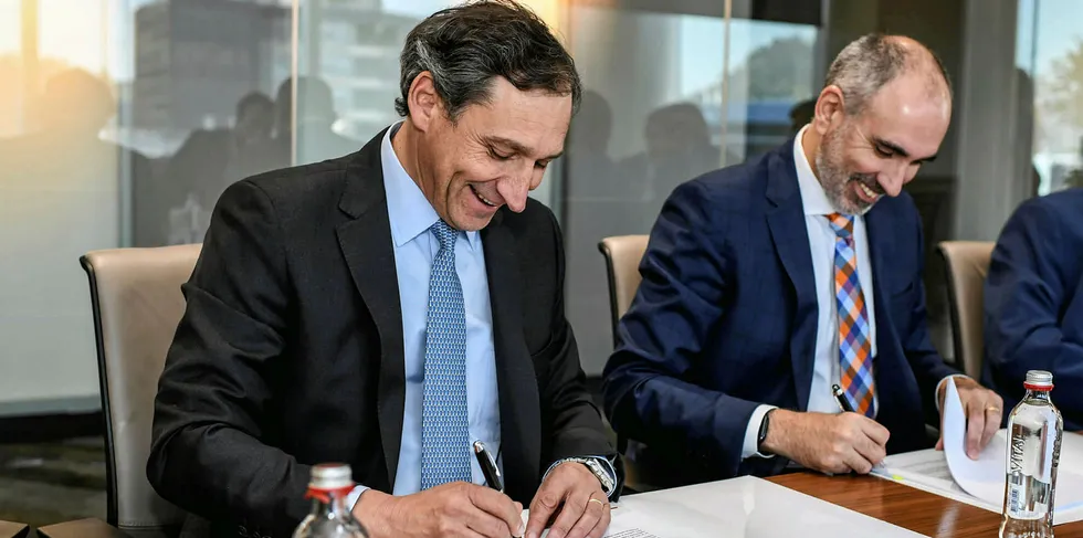 Copec CEO Arturo Natho and Cerro Dominador CEO Fernando González.