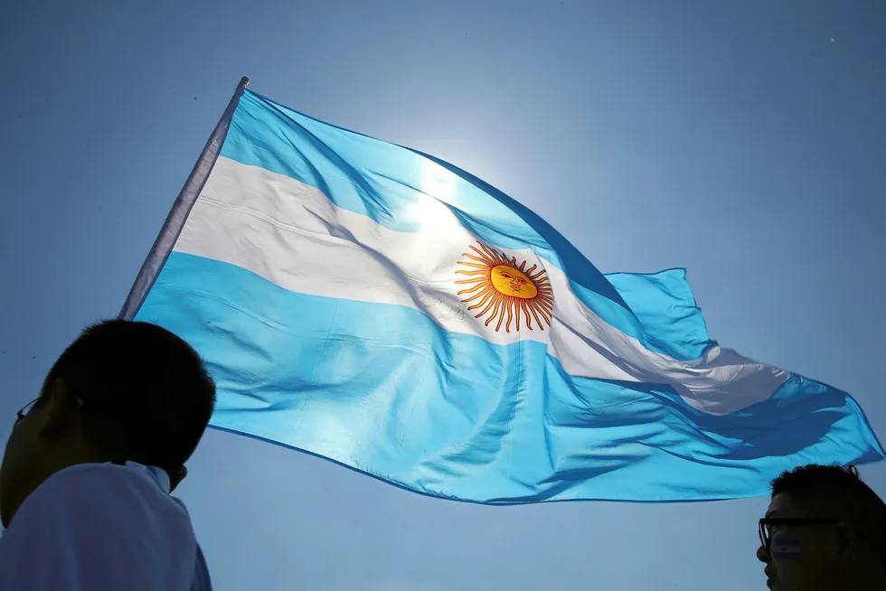 Non-commercial: Echo drilling for gas in Argentina