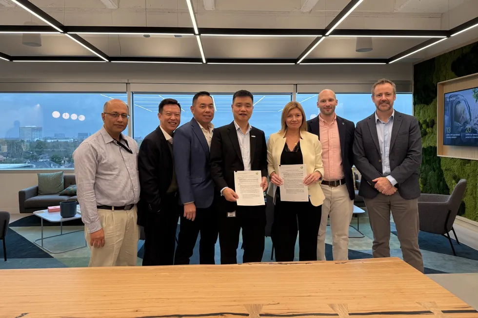 Tiber MoU signing by William Gu, executive vice president of Seatrium Energy (International), and Fiona Campbell, vice president, projects - Paleogene & Canada, BP, joined by project teams from both companies.